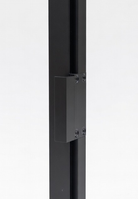 Latching handle assembly mounts flush to sash